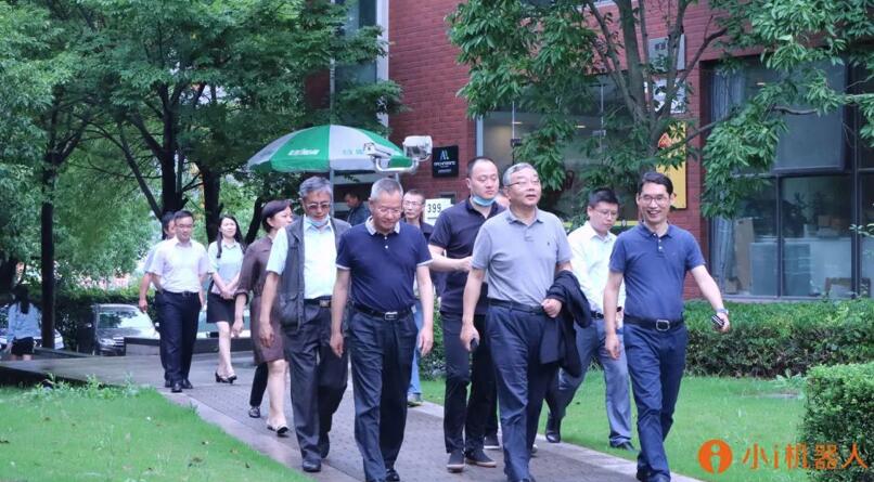 【合作伙伴】上海政协副主席王志雄一行赴小i机器人考察交流